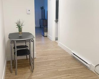 Luxury Vrbo in Riverview - Riverview - Hallway