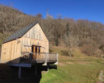 Small brand new wooden chalet on 2 levels with terrace - Queige - Edificio