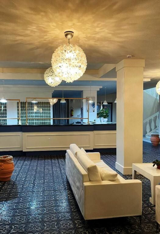 أوتيل كلوب لو كاستيلّا