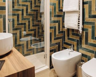 Magnifico Catania Airport - Catania - Bathroom