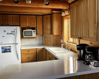 New Listing! River frontage! - Powell - Cocina