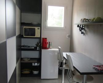 Quiet apartment first floor villa independent entrance - Rognac