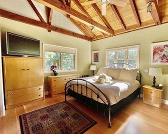 Stay 31 days at the Big Red Barn & Sailing on the Bay! - Kenwood - Habitación