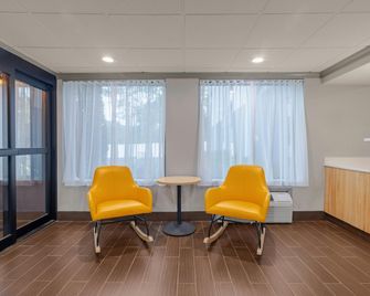 Spark by Hilton Clarks Summit - Clarks Summit - Wohnzimmer