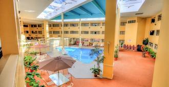 Bedford Plaza Hotel - Boston - Bedford Hanscom - Piscine