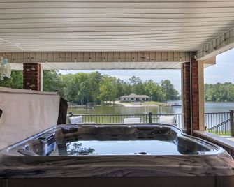 Peaceful Retreat On Lake Murray - Hot Tub!, Private Dock, Firepit, And Kayaks - Batesburg-Leesville - Balcony