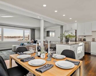 Waterview house walking distance from Cove Beach-5 mins to downtown-only 40 min to NYC - Stamford