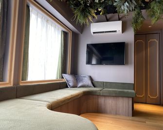 The Wardrobe Hostel Forest Shimokitazawa - טוקיו - סלון