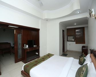OYO 16647 Hotel Batra Palace - Ambāla - Bedroom