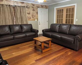 RivahGetaway. Your Perfect Waterfront Retreat on Cape Fear River/Pet Friendly - Elizabethtown - Sala de estar