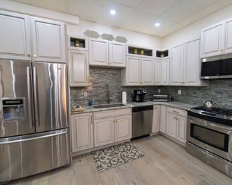 Down Town Fancy Fancy Upscale 2 Bedroom Loft - Grove City - Cocina