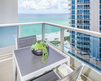 Monte Carlo by Miami Vacations - Miami Beach - Balcony