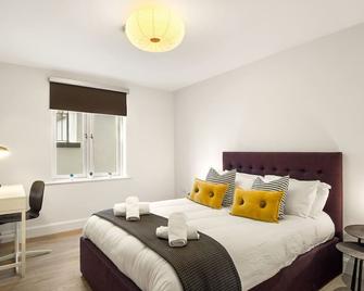 The Town Place Clifden Boutique Apartments - Clifden - Schlafzimmer