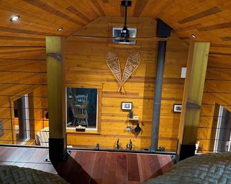 Cozy private 1 Bedroom & Loft cabin in the forest. Rustic with Modern features. - Pemberton