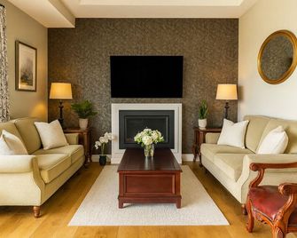 Under the Tree - Bed & Breakfast - Kelowna - Sala de estar