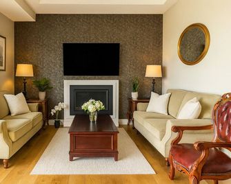 Under the Tree - Bed & Breakfast - Kelowna - Sala de estar