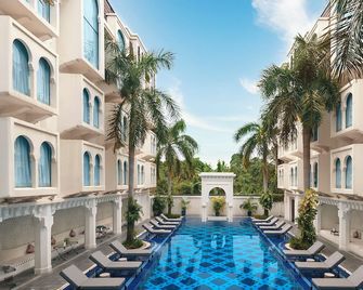 Sarai and Wander - Siem Reap - Pool