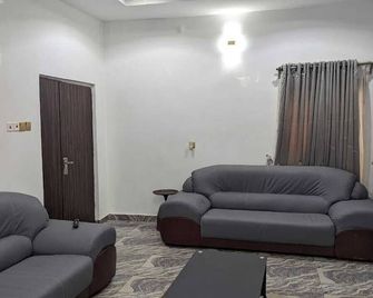 Fixxers Luxury Apartments - Ibadan - Living room