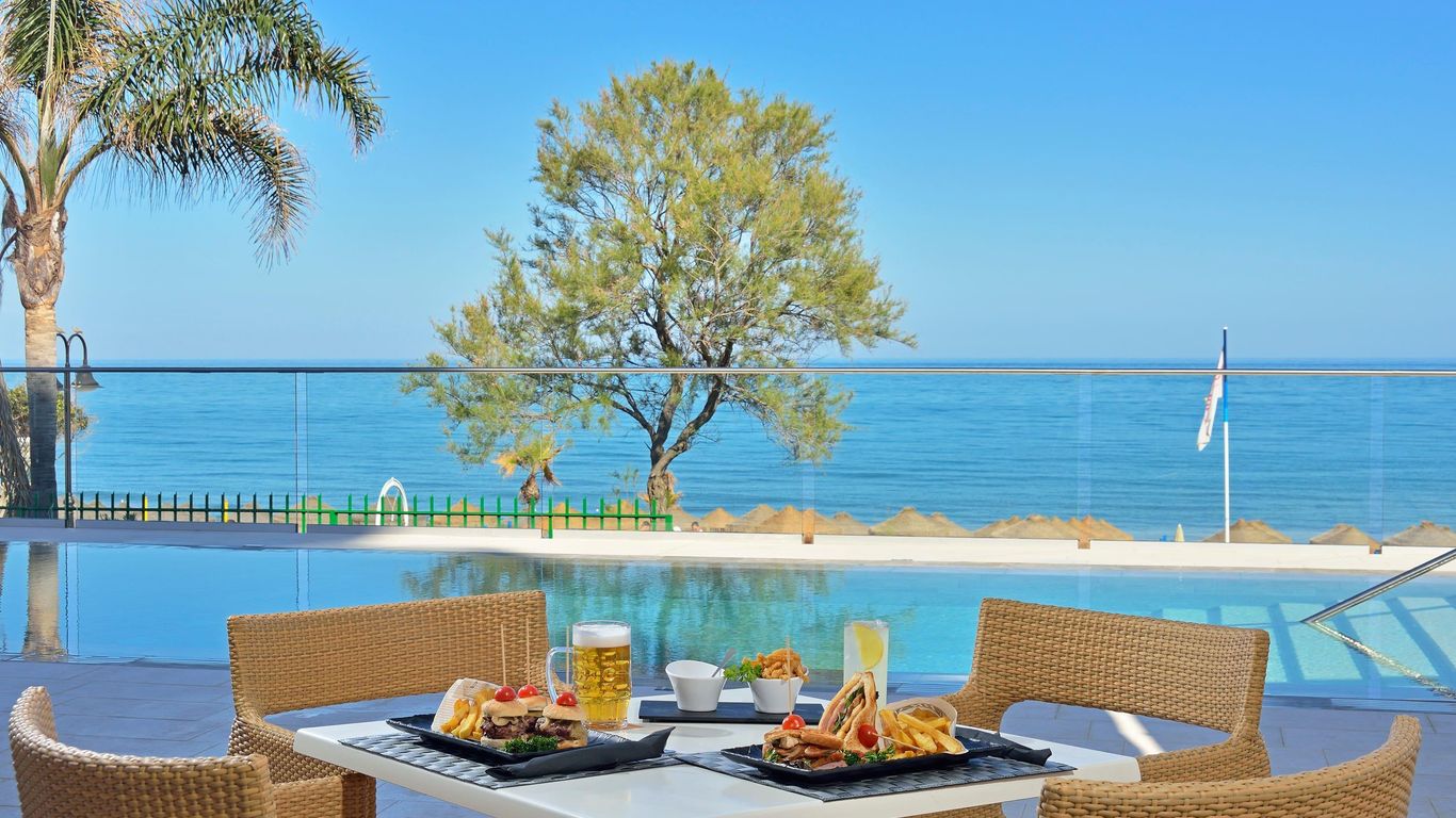 أوشين هاوس كوستا ديل سو ، أفيلياتيد باي ميليا