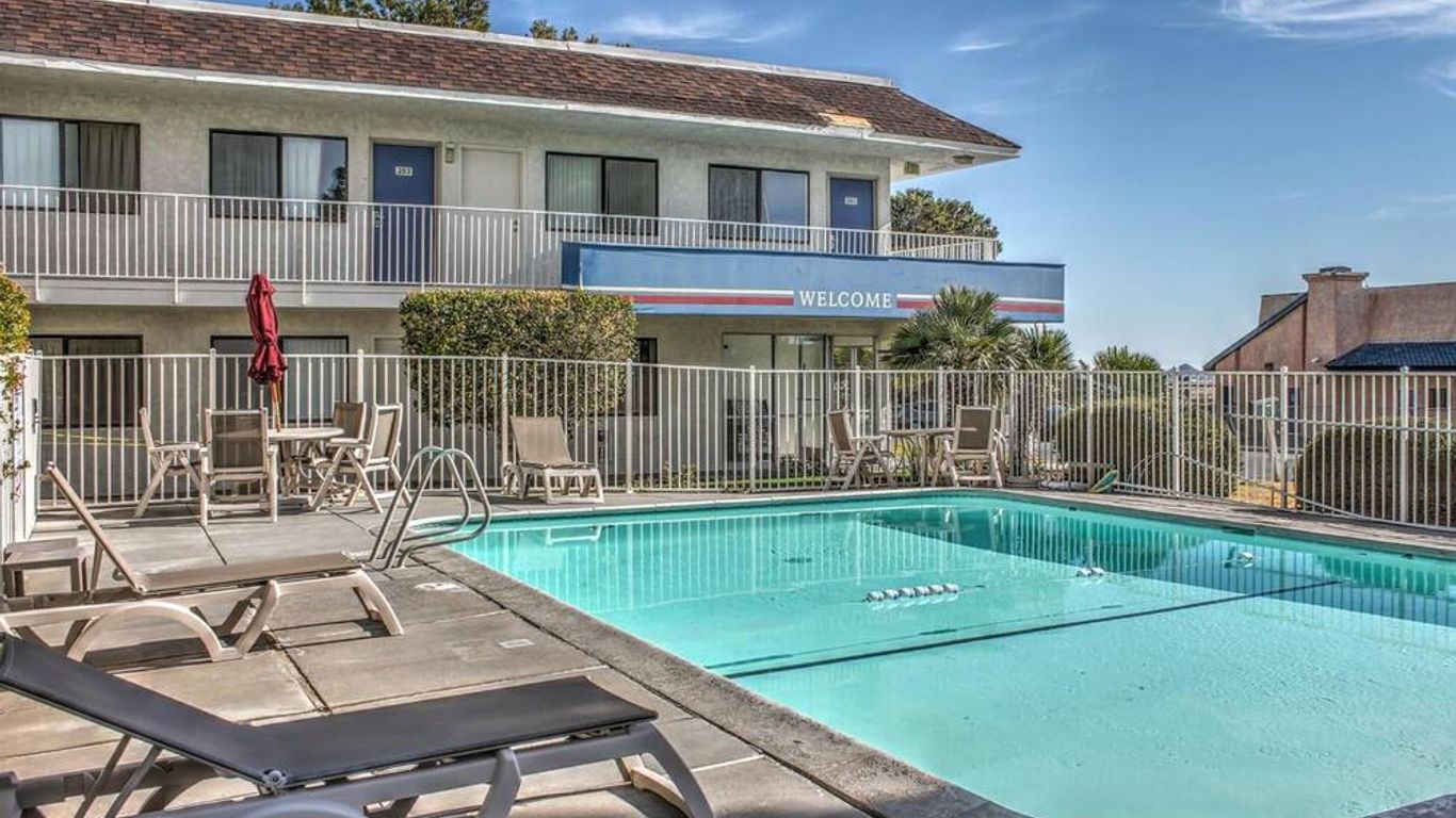 Motel 6 Mojave