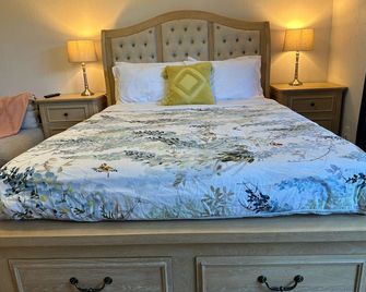 Waterfront studio unit near Auckland Airport - Auckland - Makuuhuone