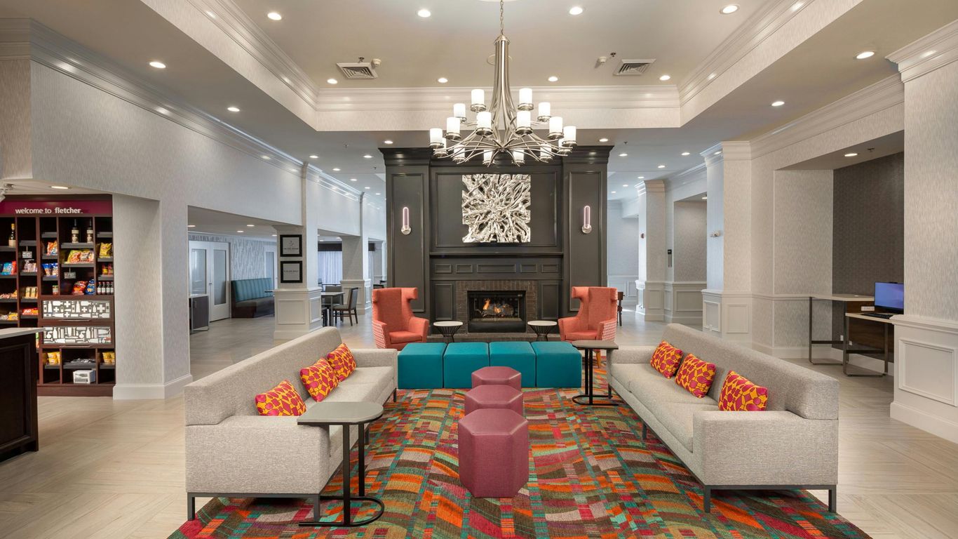 Hampton Inn & Suites Asheville Airport