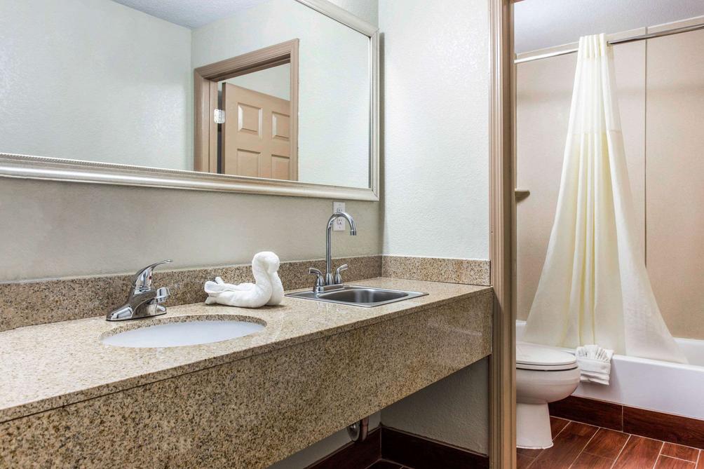 Quality Inn 86 1 3 6 Black Mountain Hotel Deals Reviews