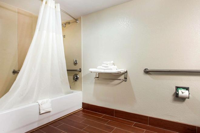 Quality Inn 86 1 3 6 Black Mountain Hotel Deals Reviews