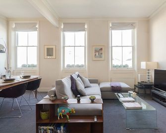 Elegant Home near Kensington High Street - London - Living room