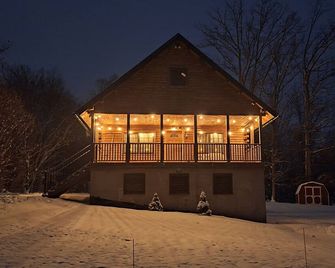 1 Bedroom Chalet on 13 acres for couples to stay and rejuvenate their marriage - Dillsburg - Edificio