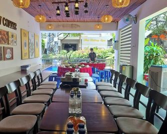 Window 2 Hotel - Kon Tum - Restaurante