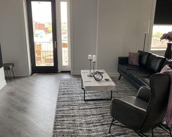 Beautiful Downtown Condo over looking the River - Muscatine - Obývací pokoj