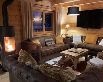 Chalet with 4 bedrooms, sleeps 12 to 14, close to the snow front - Le Dévoluy - Salon