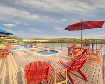 Hidden Falls Inn - Marble Falls - Bazén