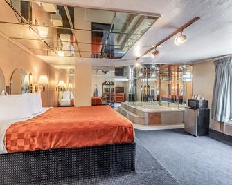 Red Carpet Inn - Stamford - Stamford - Bedroom