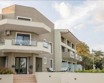 Gmare - Gerakini - Gebouw