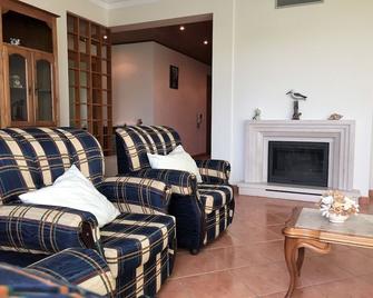Best Houses 9 - Steps From The Beach - Peniche - Living room