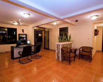 Hotel El Cerro - Liberia - Recepción