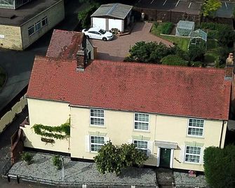 Woodlands 159 - Pershore - Building