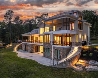 Theater, Hot Tub, Sauna, EV charger & Epic Views! - Mathias - Edificio