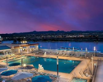 Ultimate Getaway! 2 Modern Units, Pool, Casino, Game Room, Nearby Riverwalk! - Laughlin - Pool