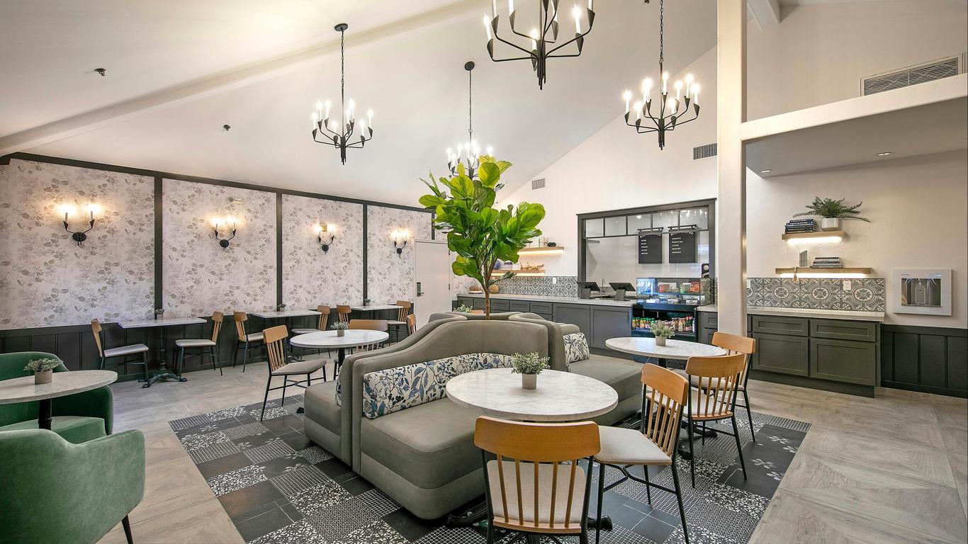 Cottage Inn by the Sea