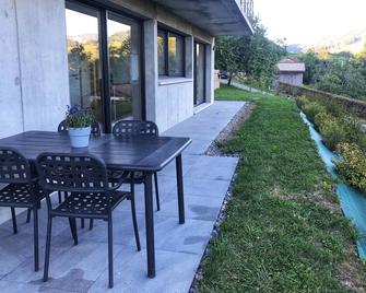 New apartment with garden in Savoyard chalet - Habère-Lullin - Patio