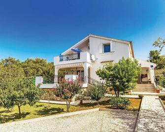 1 bedroom nice apartment in Brzac - Brzac - Gebäude