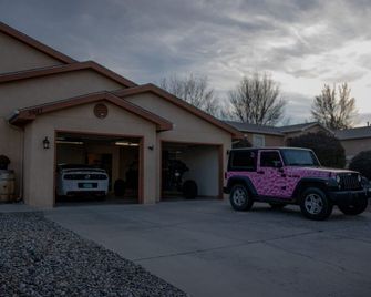 Casa De Monteagle, Serene, Spacious, 2master Suites K/K , Hottub, Pets, Close - Farmington - Building