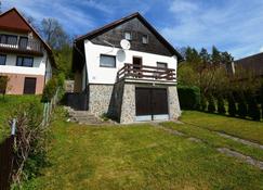 Detached cottage with fireplace, only 80 meters from the river Ohre - Počedělice - Gebouw