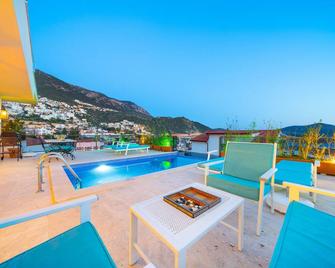 Central Kalkan, luxury 2 bed 2 bath, OWN infinity pool. - Kalkan - Alberca