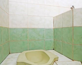 Hotel O Anugerah - Jember - Ванна кімната