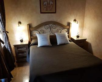 Hostal segovia adults only - Segovia - Bedroom