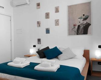 B&B Fuori Squadro - In Centro con Terrazza Relax vista Mare - Regio de Calabria - Habitación